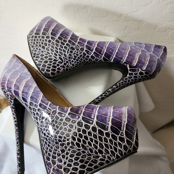 SHOEDAZZLE Tichina Purple Faux Snake print Platforms - Picture 3 of 5